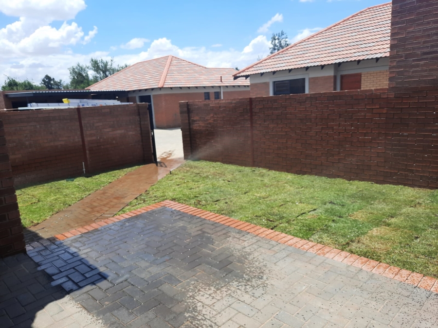 To Let 3 Bedroom Property for Rent in Langenhovenpark Free State